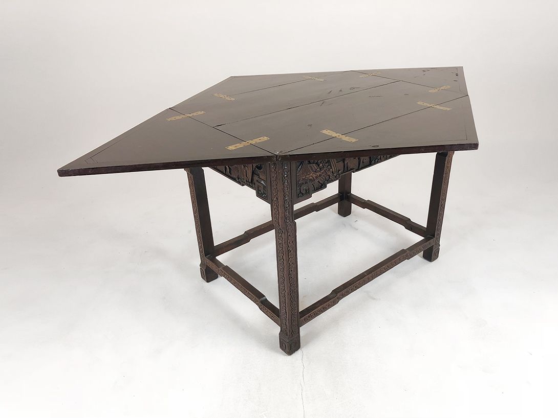 Foto Wooden Carved Table with Foldout Top  h81x96x66