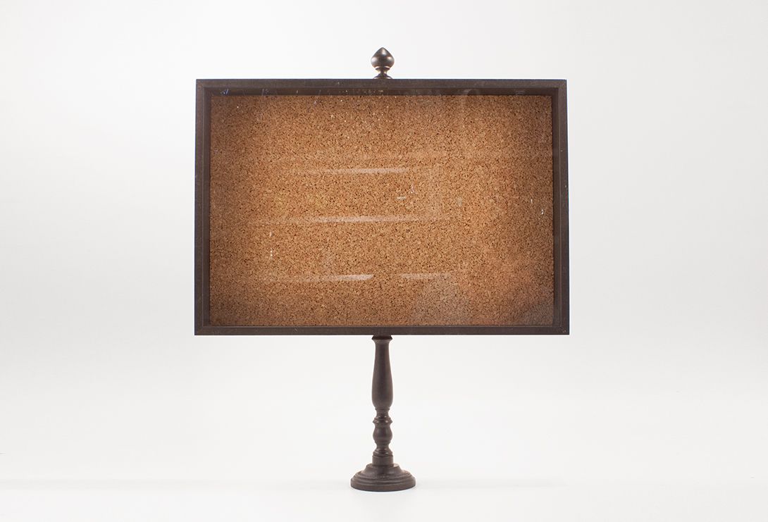Foto Wooden Showcase with Cork Sheet h64x55x7