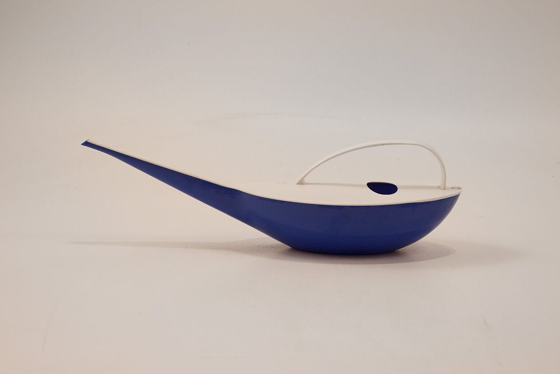Foto Klaus Kunis Blue and White GDR Watering Can h10x37x12