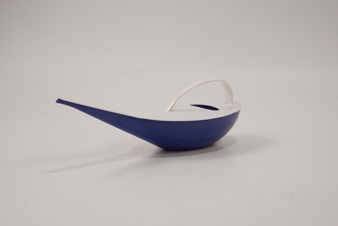 Foto Klaus Kunis Blue and White GDR Watering Can h10x37x12