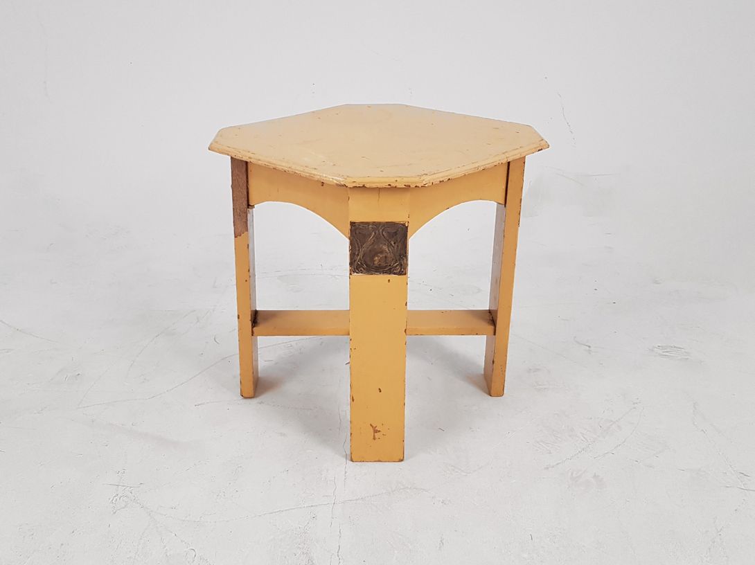 Foto Neue Sachlichkeit Wooden Octagonal Side Table Germany 1908 h48x45
