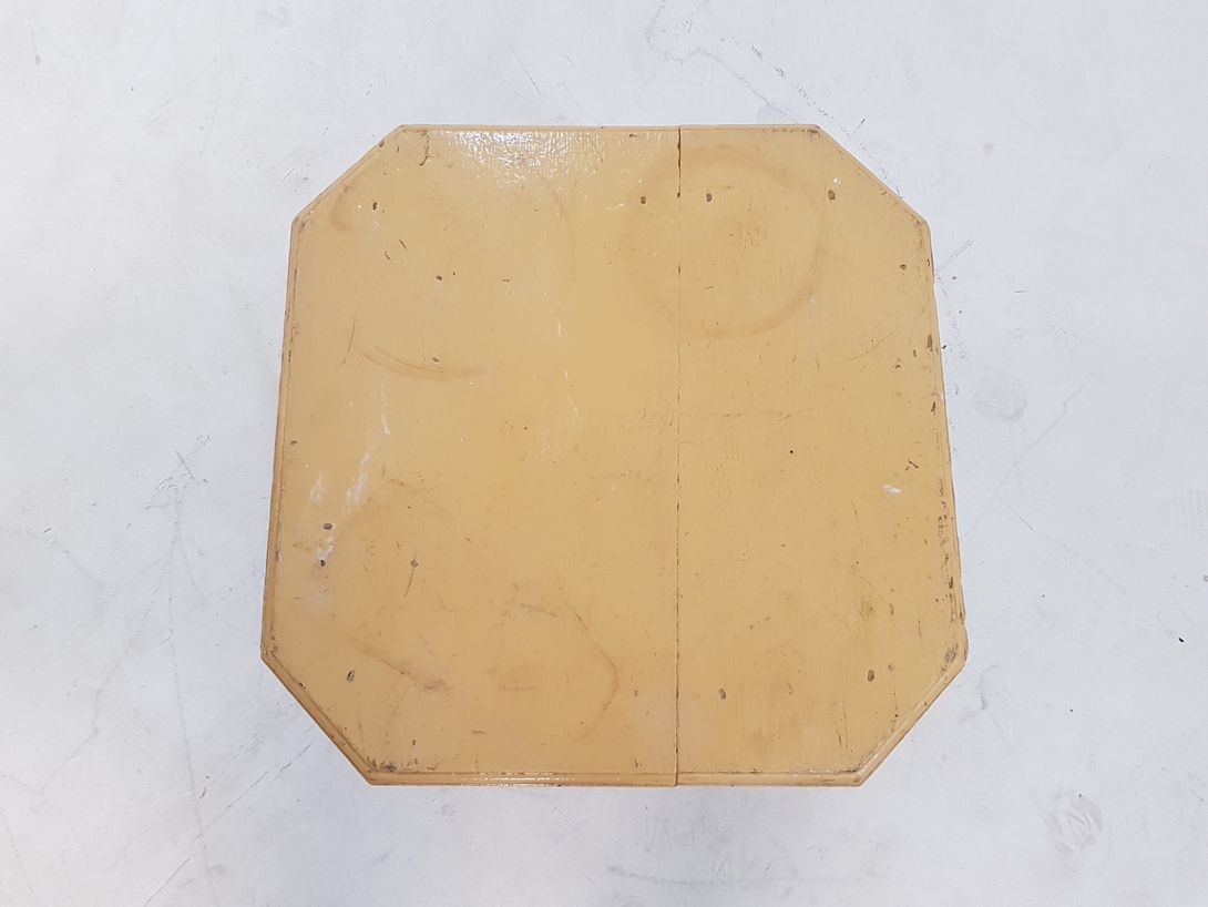 Foto Neue Sachlichkeit Wooden Octagonal Side Table Germany 1908 h48x45