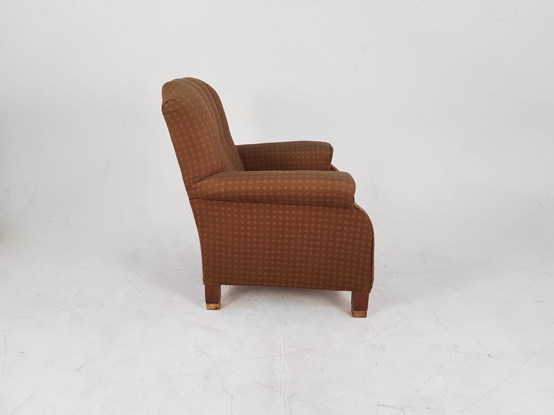 Foto Senior Comfort Armchair with Check Patterns Germany 1914 h98x85x87