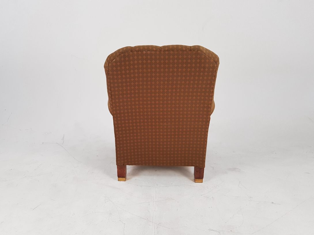Foto Senior Comfort Armchair with Check Patterns Germany 1914 h98x85x87