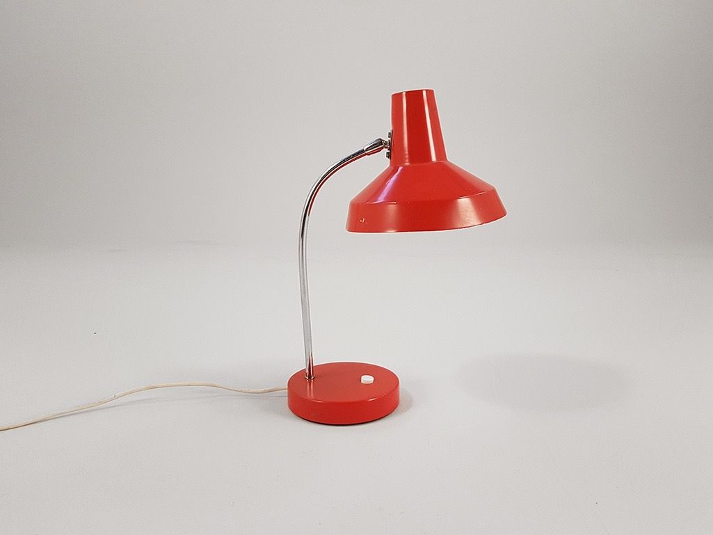 Foto Red Metal Desk Lamp Belgium 1975 h40 RC3
