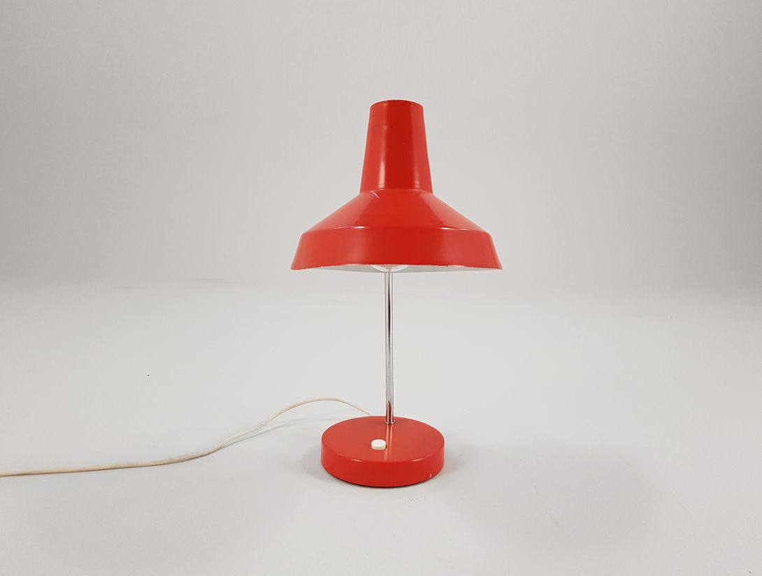 Foto Red Metal Desk Lamp Belgium 1975 h40 RC3