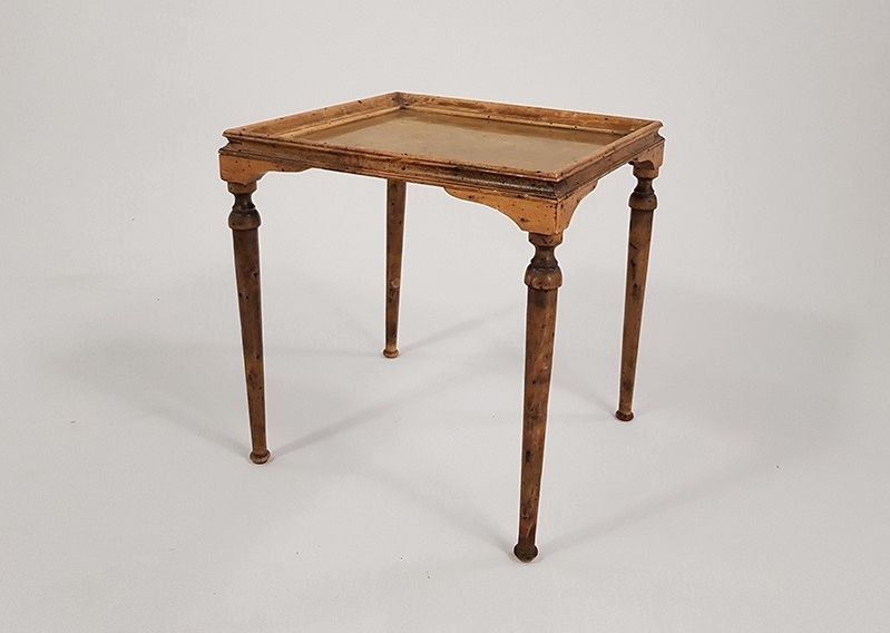 Foto Wooden Side Table Ireland 1880 h55x50x54