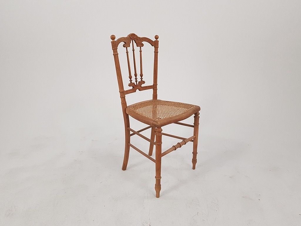 Foto Wooden Chair with Basket Seating Surface h88x38x43