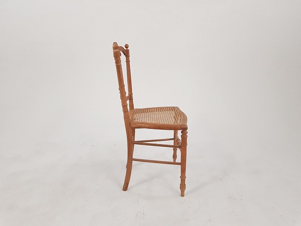 Foto Wooden Chair with Basket Seating Surface h88x38x43