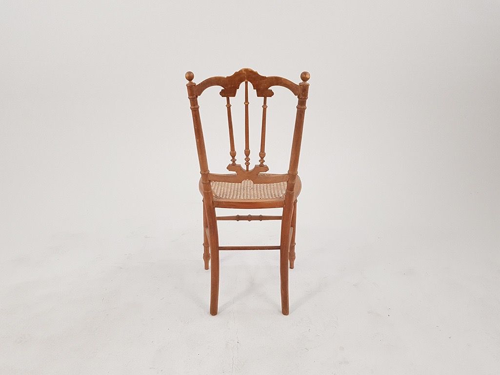 Foto Wooden Chair with Basket Seating Surface h88x38x43