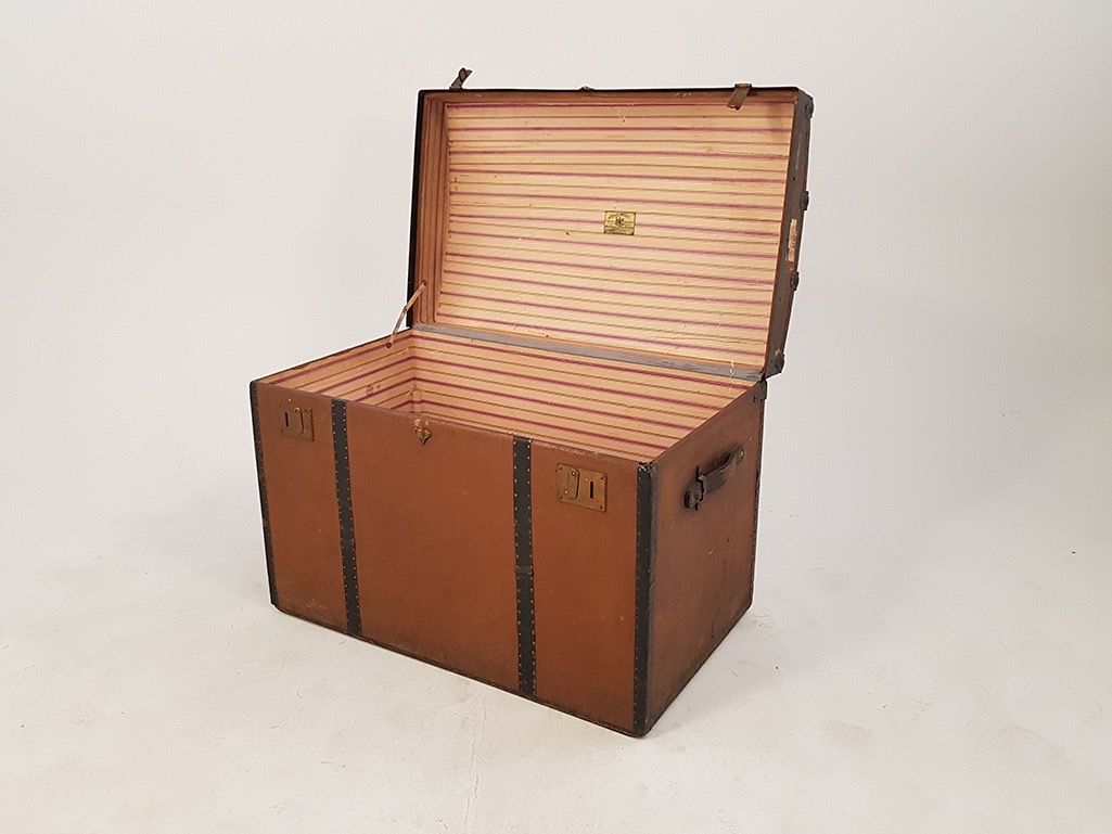 Foto Very Old Karl Weber Steamer Chest h65x53x90