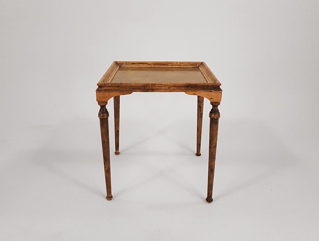 Foto Wooden Side Table Ireland 1880 h55x50x54