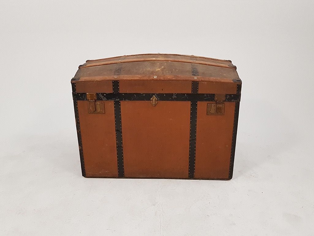 Foto Very Old Karl Weber Steamer Chest h65x53x90