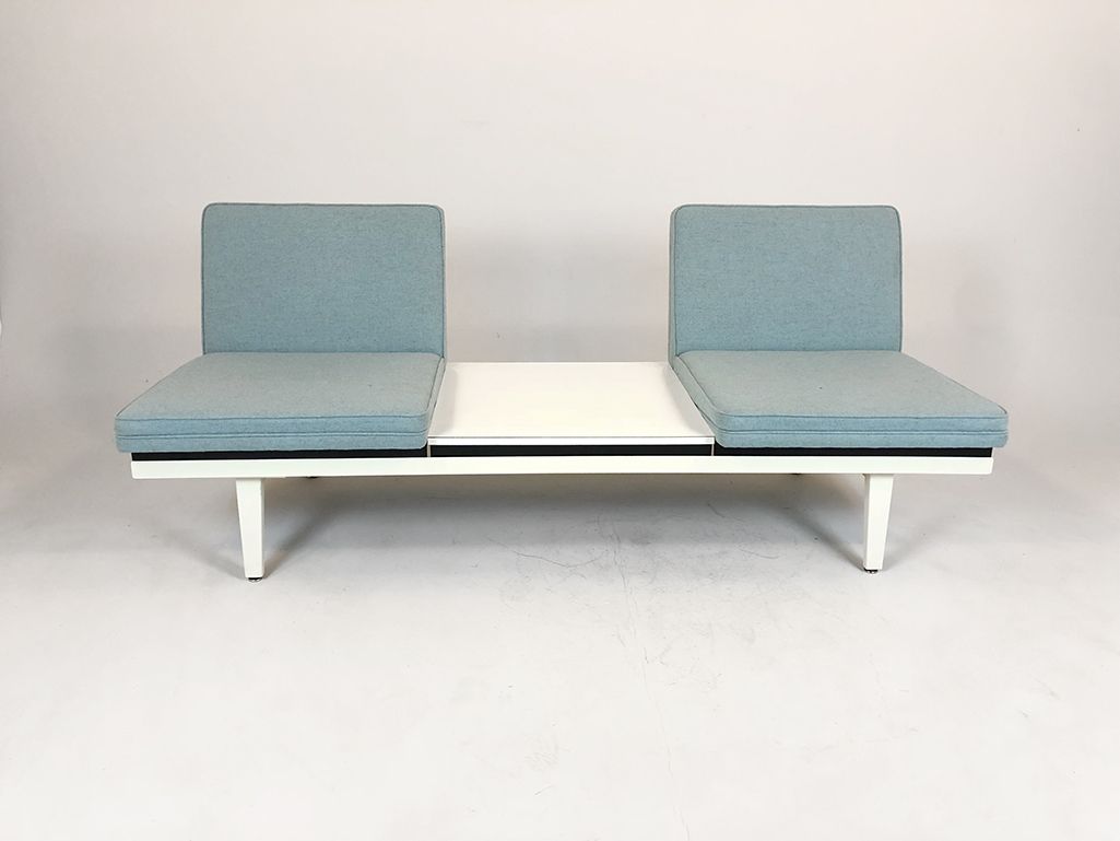 Foto Herman Miller Steelpipe Two-Seater Sofa with Pale Blue Upholstery and Integrated Side Table  USA 1965