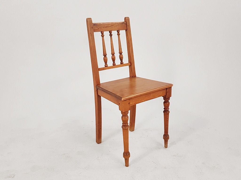 Foto Wooden Kitchen Chair with Floral Upholstery h90x43x43