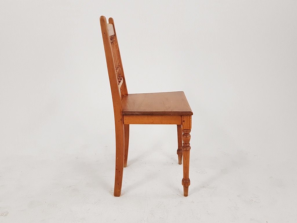 Foto Wooden Kitchen Chair with Floral Upholstery h90x43x43