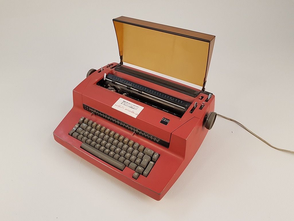 Foto IBM Electric Typewriter h23x53x39