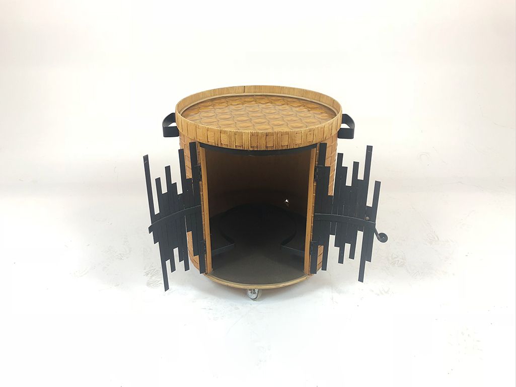 Foto Japanese Side Table Plaited Rattan on Wheels 1975 h52x51