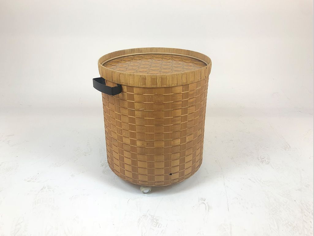 Foto Japanese Side Table Plaited Rattan on Wheels 1975 h52x51