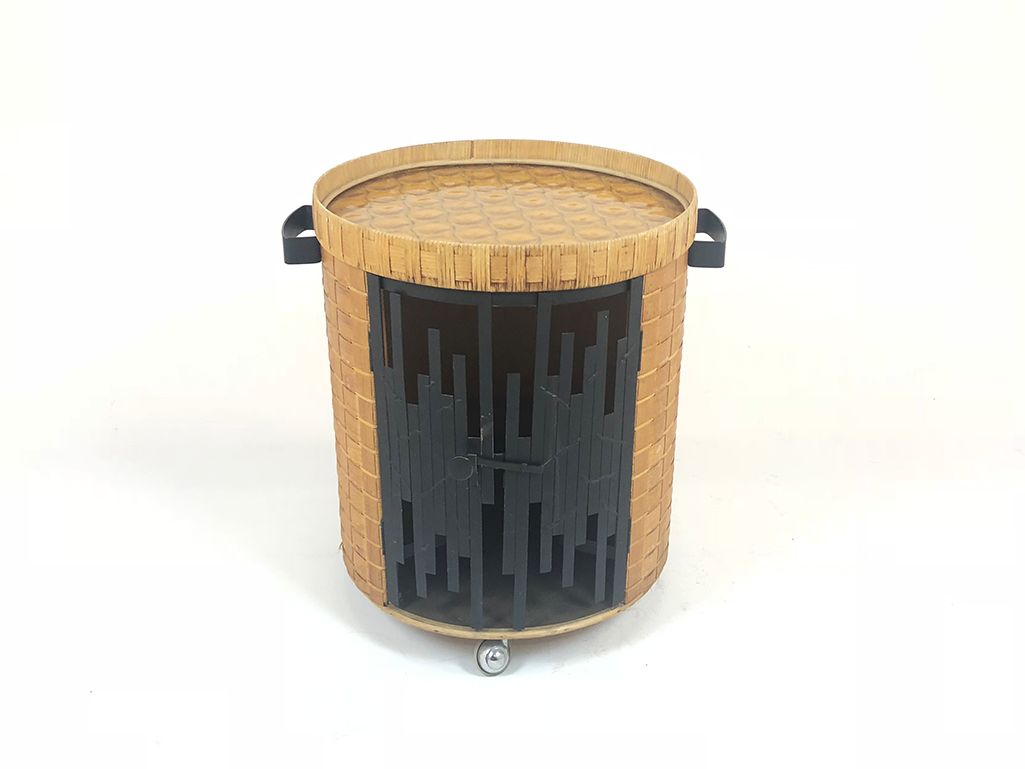 Foto Japanese Side Table Plaited Rattan on Wheels 1975 h52x51