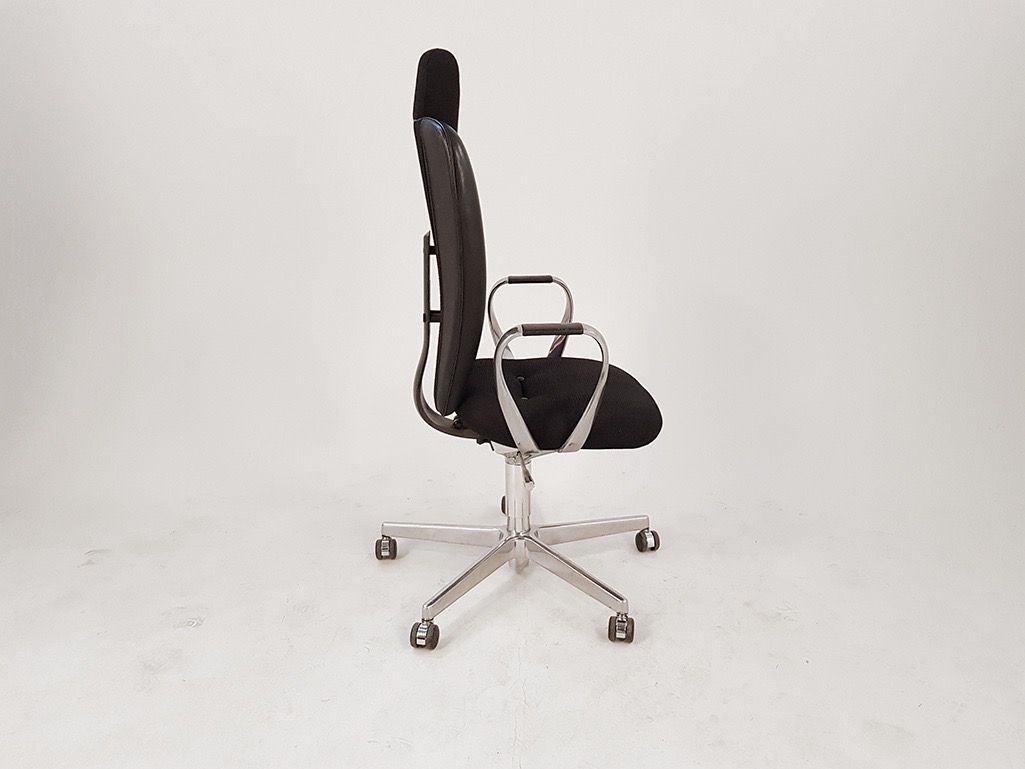 Foto Matteo Thun Swivel Chair for Martin Stoll, 1990