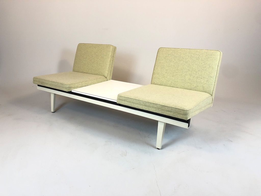 Foto Nelson Steelpipe Sofa Two Seats with Table in the Middle Light Green
