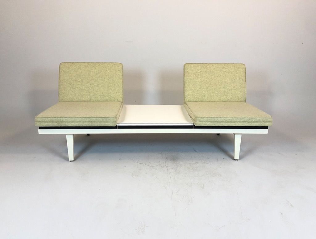 Foto Nelson Steelpipe Sofa Two Seats with Table in the Middle Light Green