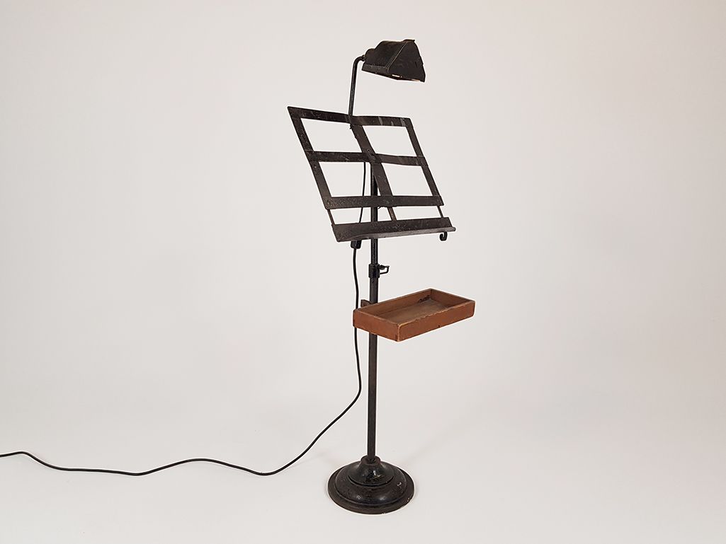 Foto Metal Music Stand or Lectern with Integrated Light and Shelf Berlin 1890 h137-190x50x40cm