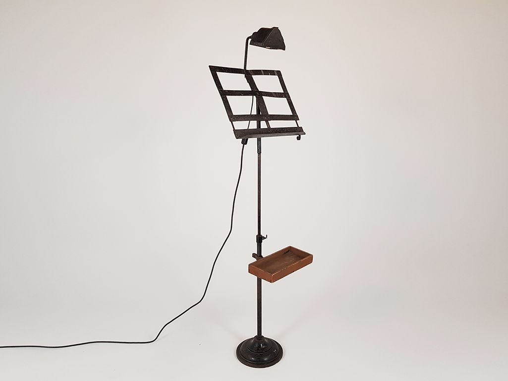 Foto Metal Music Stand or Lectern with Integrated Light and Shelf Berlin 1890 h137-190x50x40cm