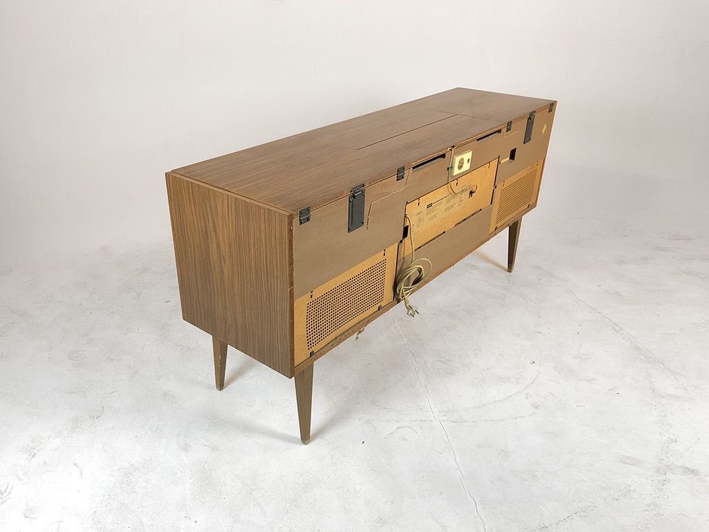 Foto Grundig Stereo Konzertschrank Rossini h75x158x43