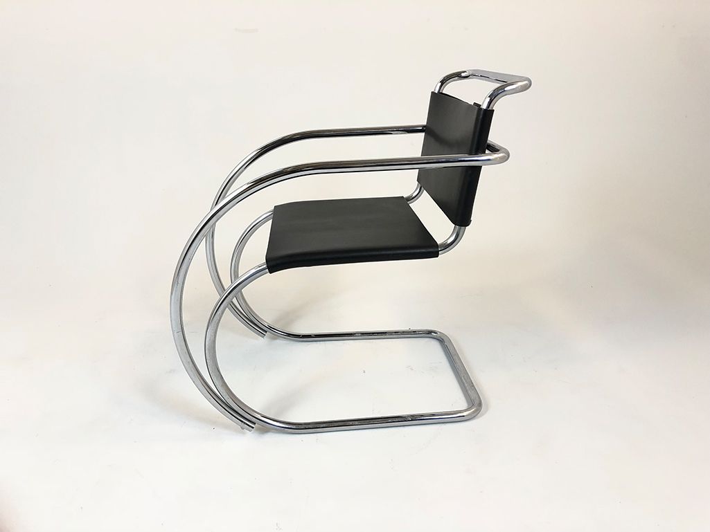 Foto Mies van der Rohe Cantilever Chair MR20 Berlin 1927