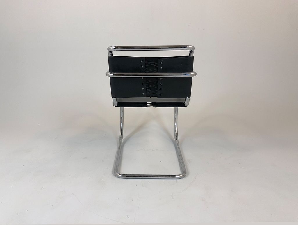 Foto Mies van der Rohe Cantilever Chair MR20 Berlin 1927
