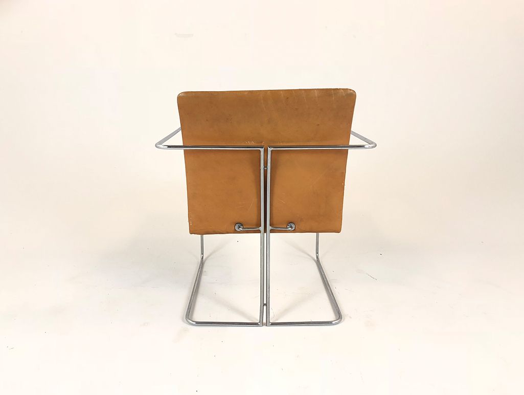 Foto Leather Chair with Metal Frame