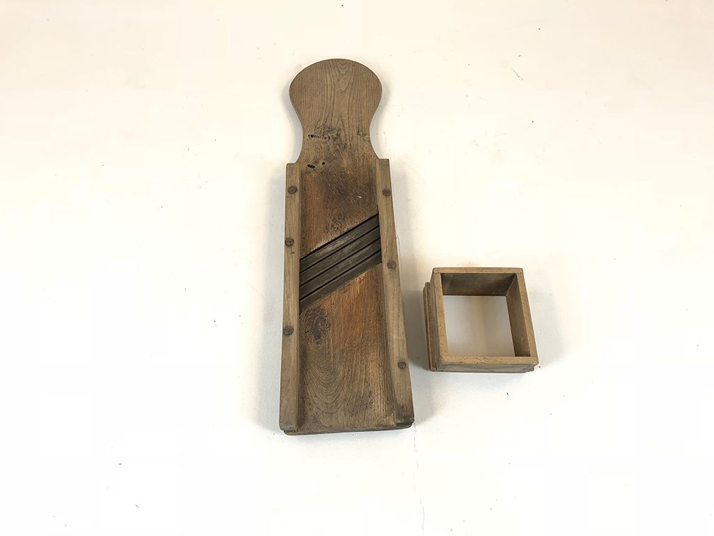 Foto Large Antique Wooden Grater
