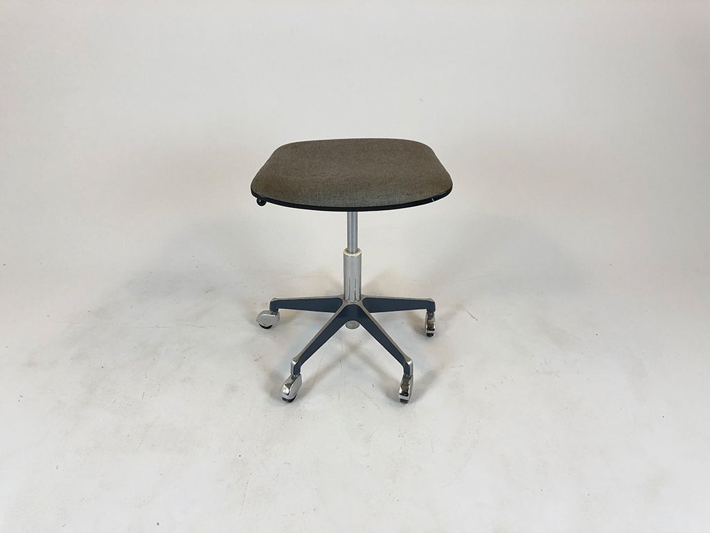 Foto Stool on Wheels