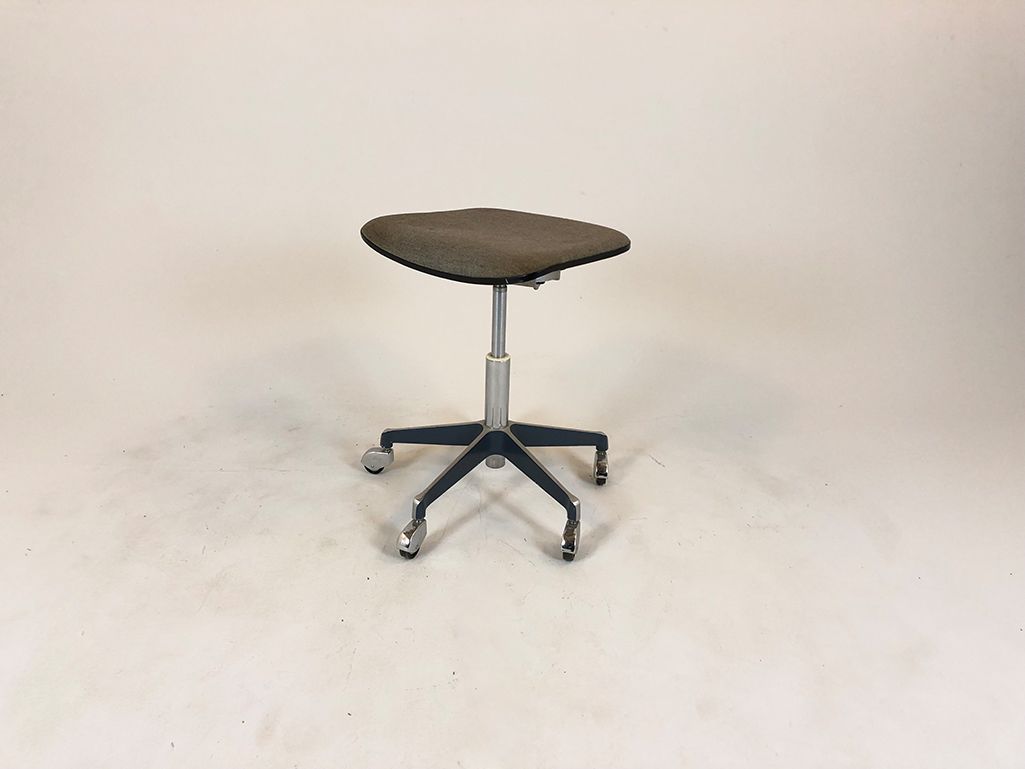 Foto Stool on Wheels