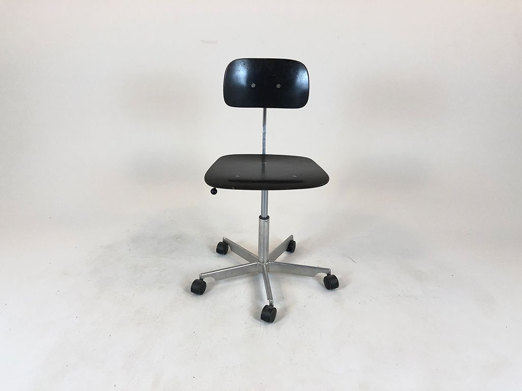 Foto Black Eiermann Office Chair on Wheels Germany 1950