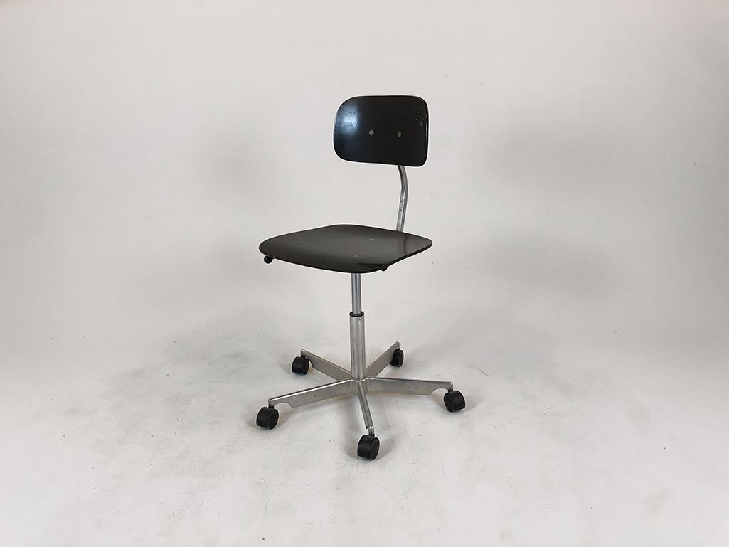 Foto Black Eiermann Office Chair on Wheels Germany 1950