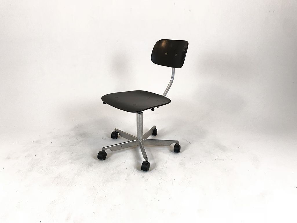 Foto Black Eiermann Office Chair on Wheels Germany 1950