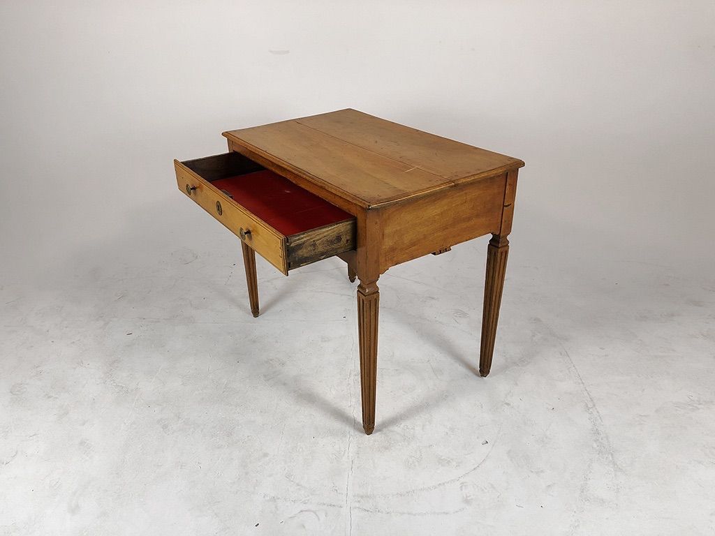 Foto Small Biedermeier Table h79x91x56