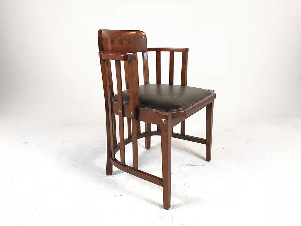 Foto Globe Wernicke Conference Chair 1920 //