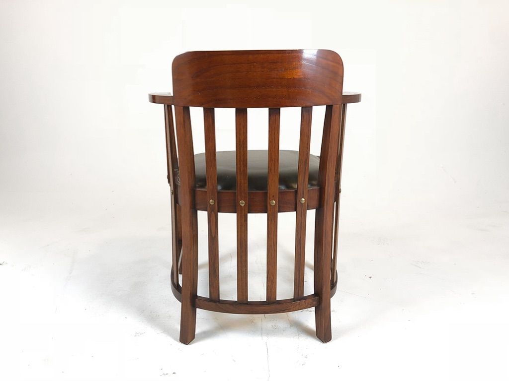 Foto Globe Wernicke Conference Chair 1920 //