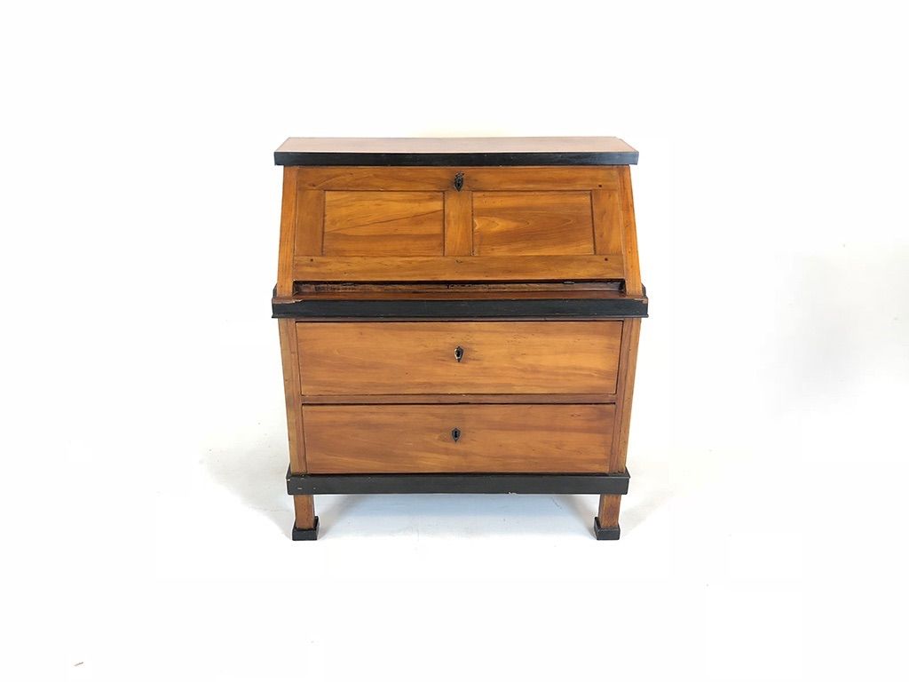 Foto Simple Antique Bureau with Black Details h105x95x50