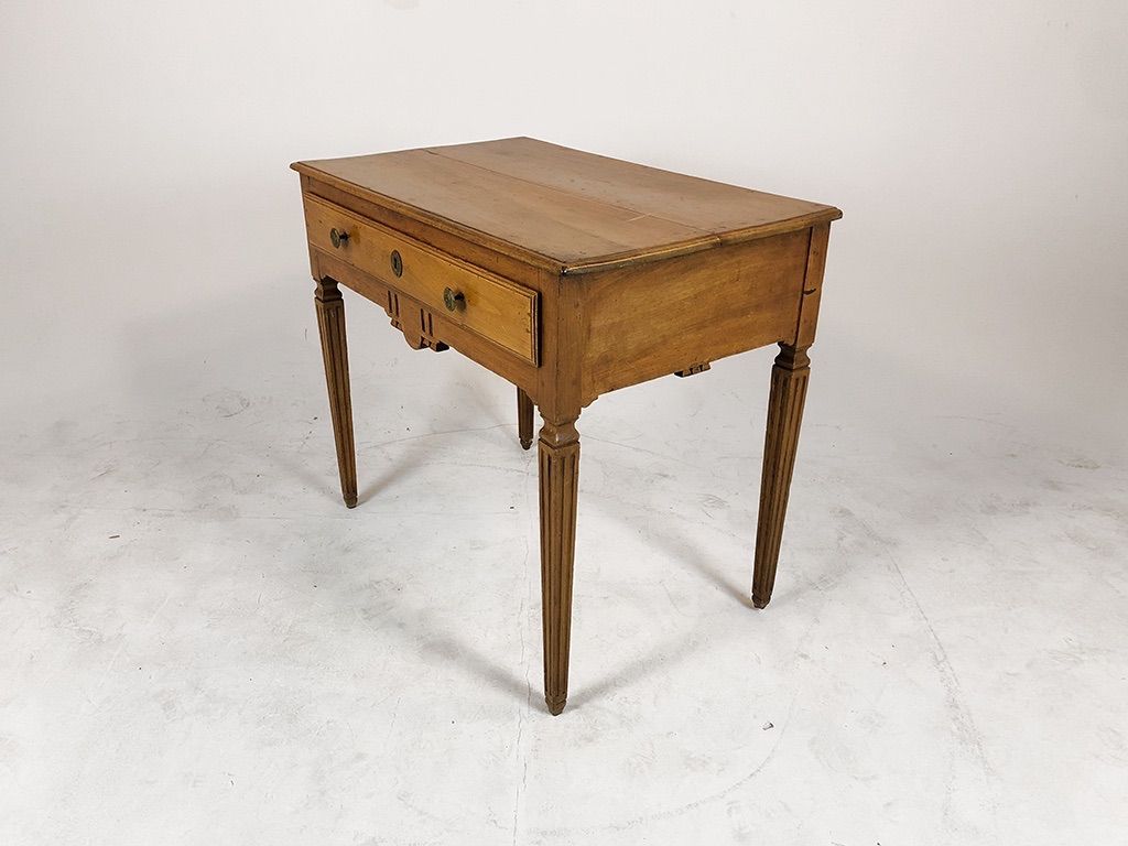 Foto Small Biedermeier Table h79x91x56