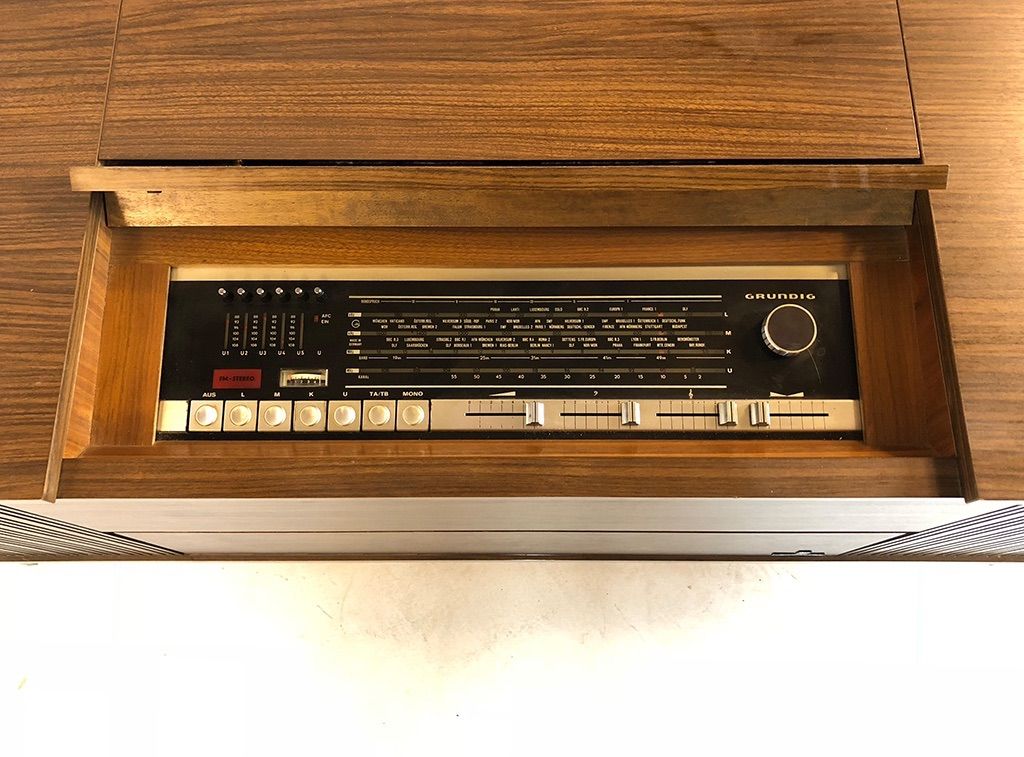 Foto Grundig Stereo Konzertschrank Rossini h75x158x43