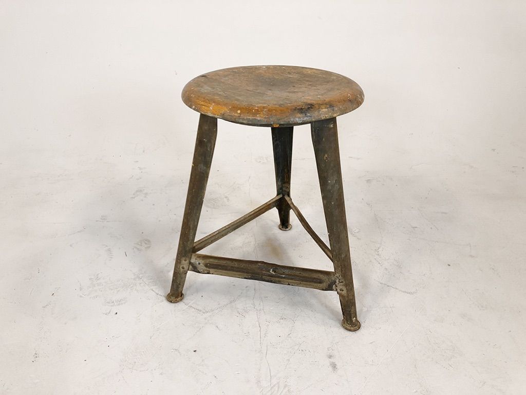 Foto Antique Industrial Stool h48 Germany 1935