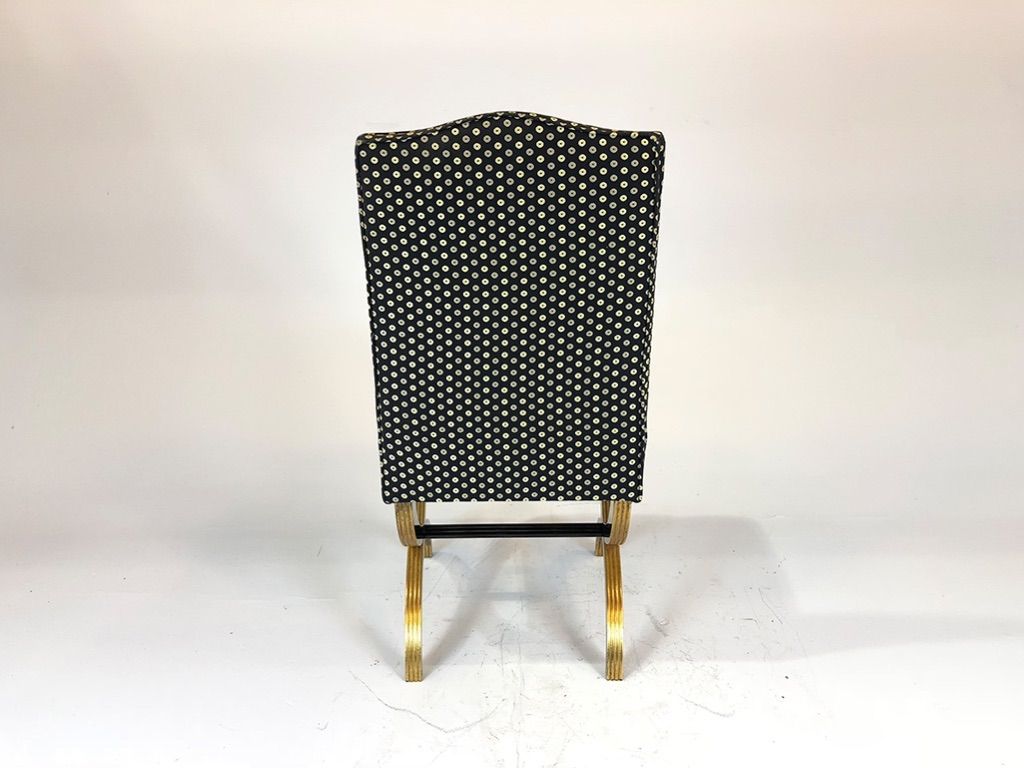 Foto Black Dotted Dining Chair