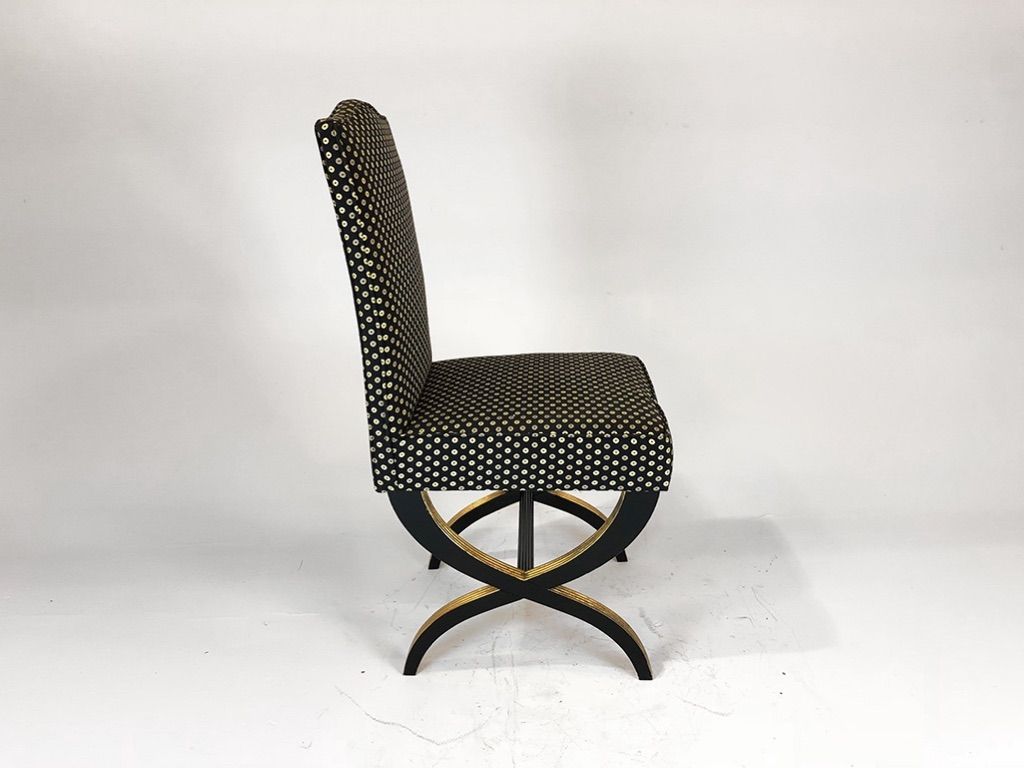 Foto Black Dotted Dining Chair
