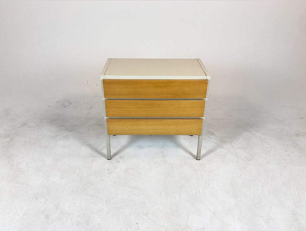 Foto Interlübke Night Stand with Light Veneer Drawers h61x63x37