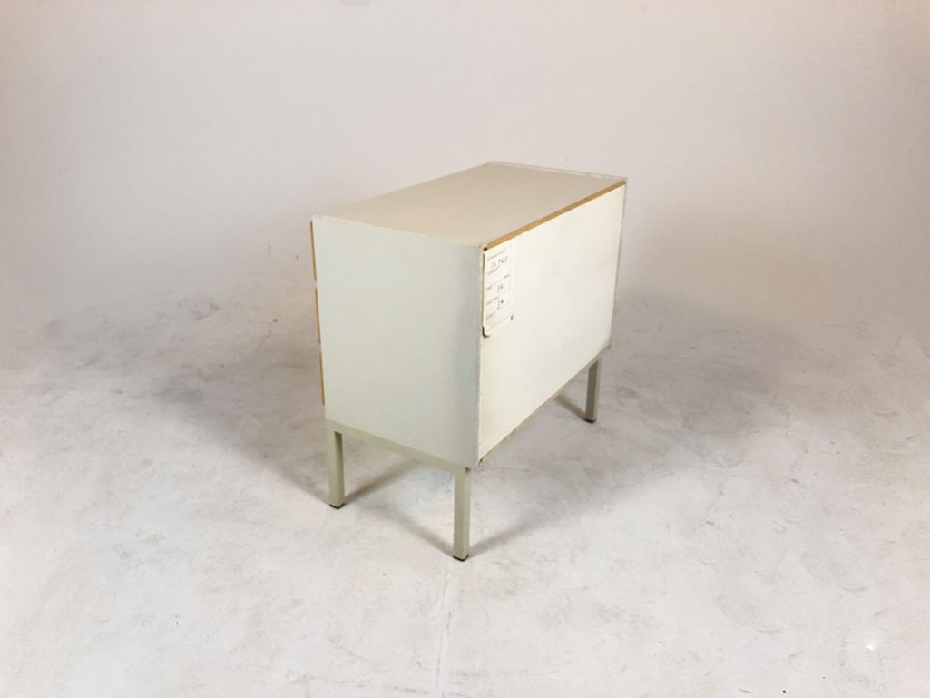 Foto Interlübke Night Stand with Light Veneer Drawers h61x63x37